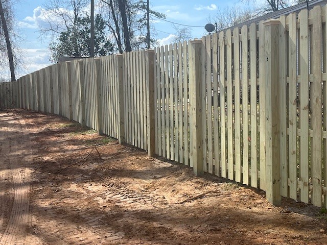 8&rsquo; Shadowbox Fence